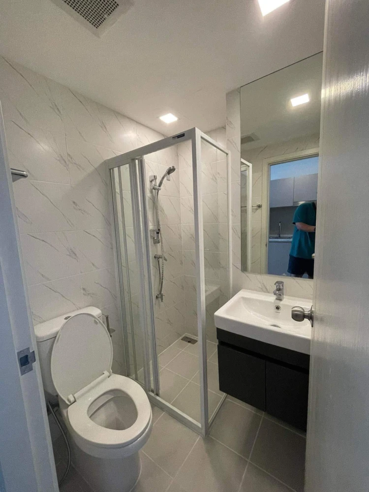 For rent DENIM JATUJAK 14th floor, pool view, fully furnished room, ready to move in, book now, don't miss out.