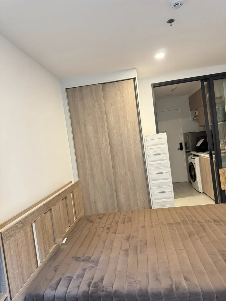 For rent: DENIM JATUJAK, 8th floor, partitioned room, fully furnished, just bring your bag, hurry!