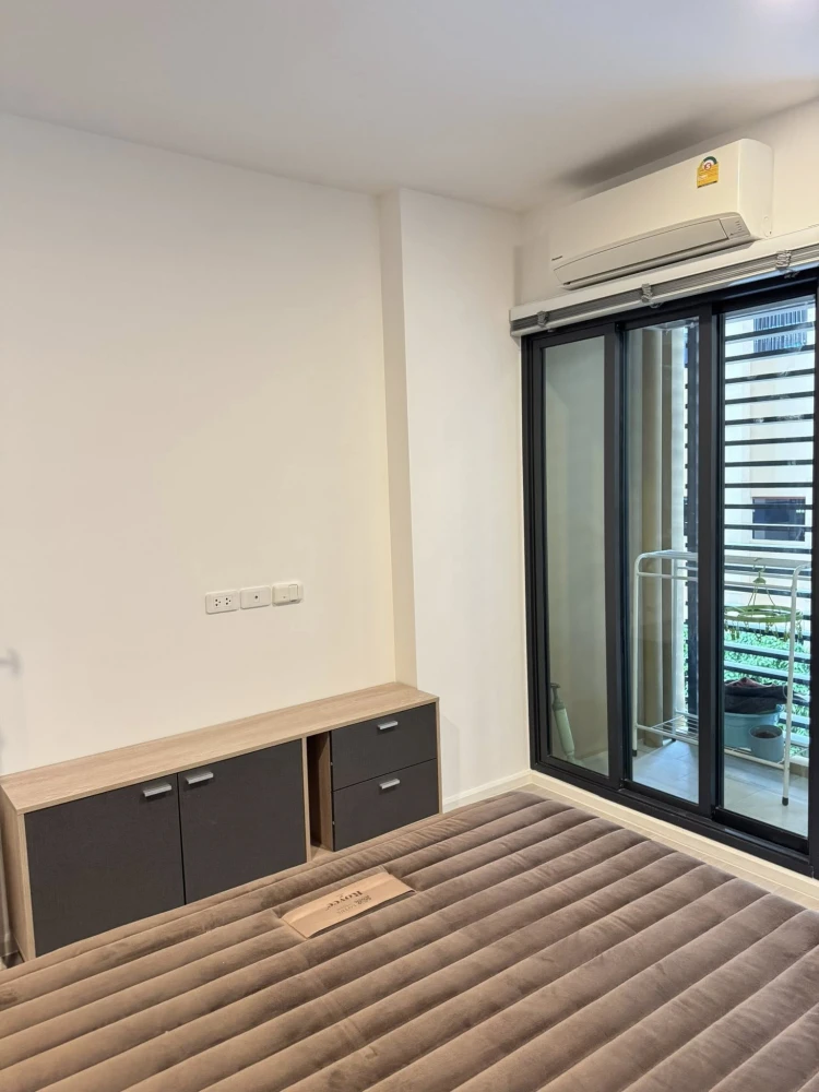 For rent: DENIM JATUJAK, 8th floor, partitioned room, fully furnished, just bring your bag, hurry!