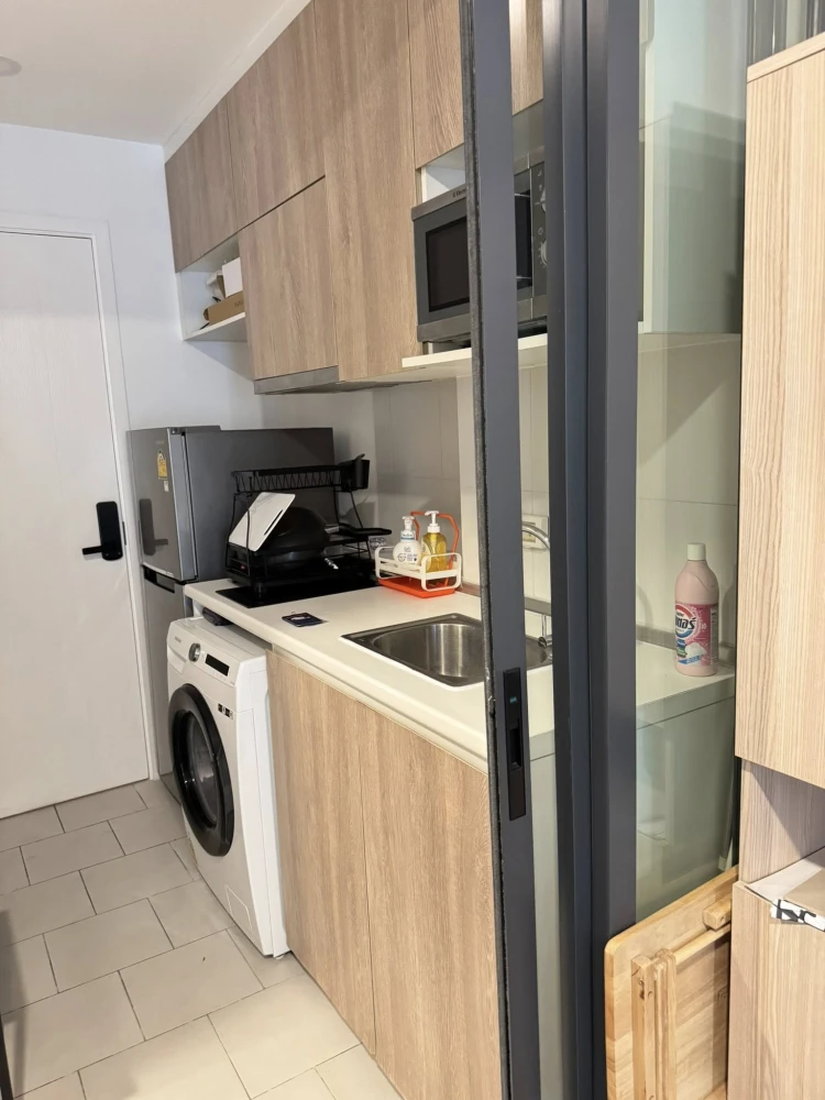 For rent: DENIM JATUJAK, 8th floor, partitioned room, fully furnished, just bring your bag, hurry!