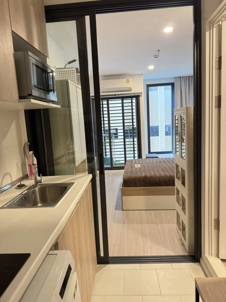 For rent: DENIM JATUJAK, 8th floor, partitioned room, fully furnished, just bring your bag, hurry!