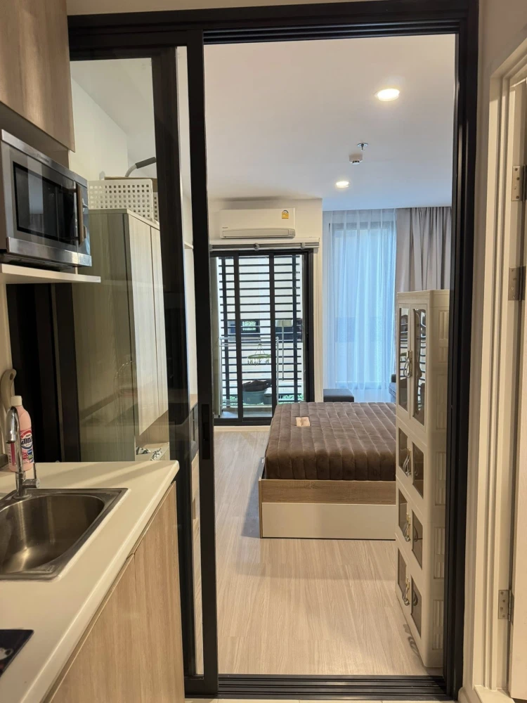 For rent: DENIM JATUJAK, 8th floor, partitioned room, fully furnished, just bring your bag, hurry!
