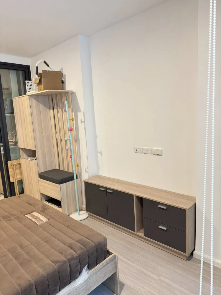For rent: DENIM JATUJAK, 8th floor, partitioned room, fully furnished, just bring your bag, hurry!