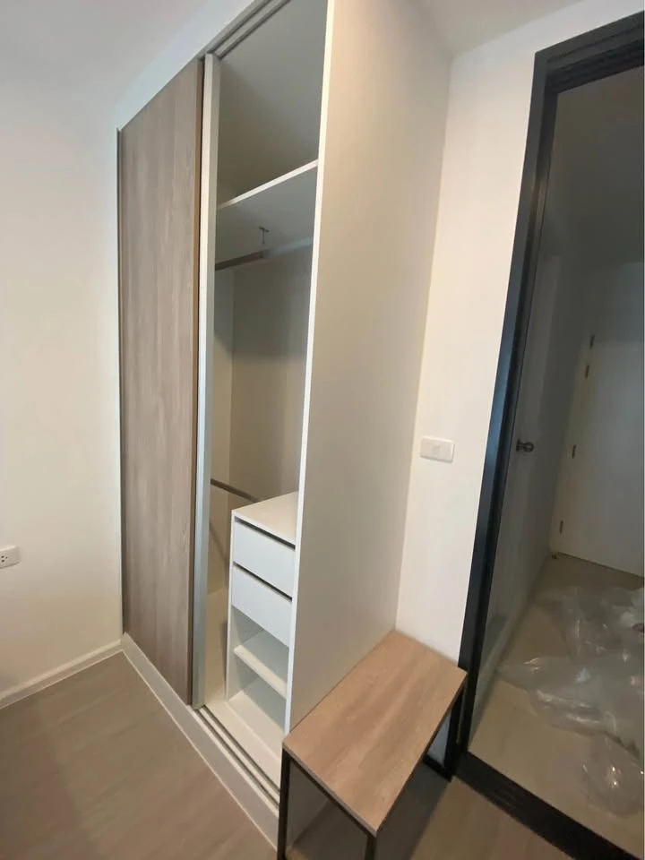 For rent: Denim Jatujak Studio room 23 sq m. Building C, 14th floor, view of the super chill swimming pool, complete electrical appliances, you can't