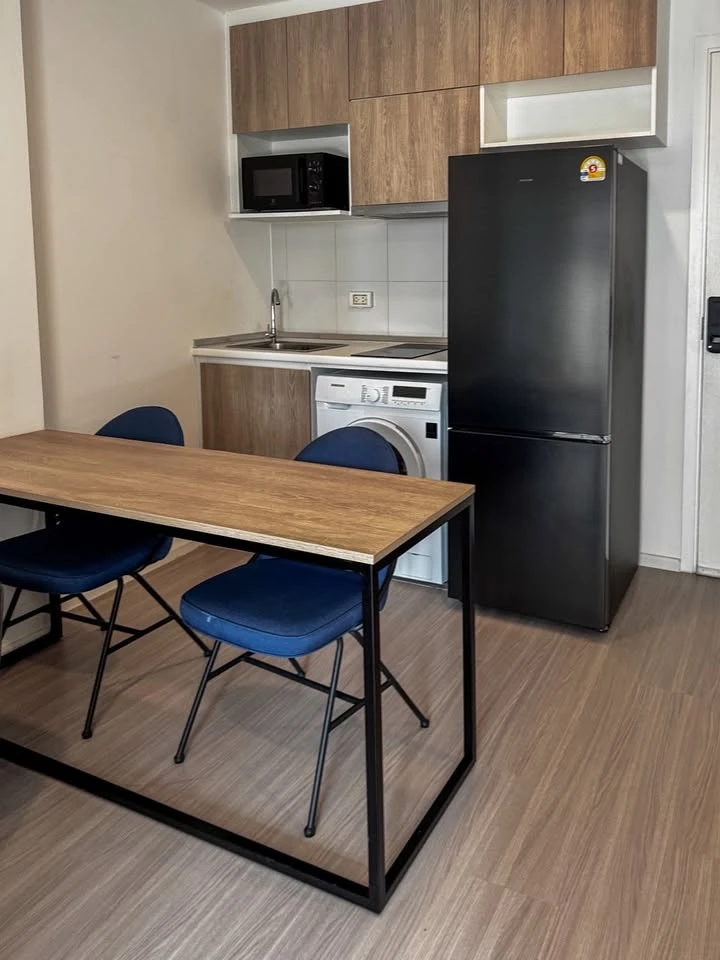 For rent DENIM JATUJAK, spacious room, lots of usable space, good location, comes with complete facilities, book now.