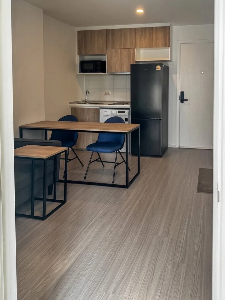 For rent DENIM JATUJAK, spacious room, lots of usable space, good location, comes with complete facilities, book now.