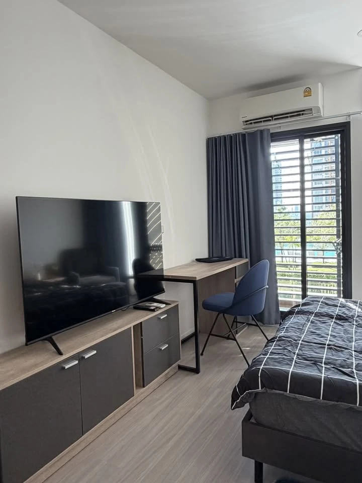 DENIM JATUJAK condo for rent, 10th floor, fully furnished, garden and pool view. Book now!