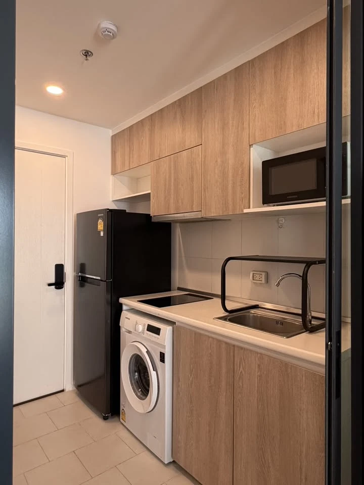 DENIM JATUJAK condo for rent, 10th floor, fully furnished, garden and pool view. Book now!