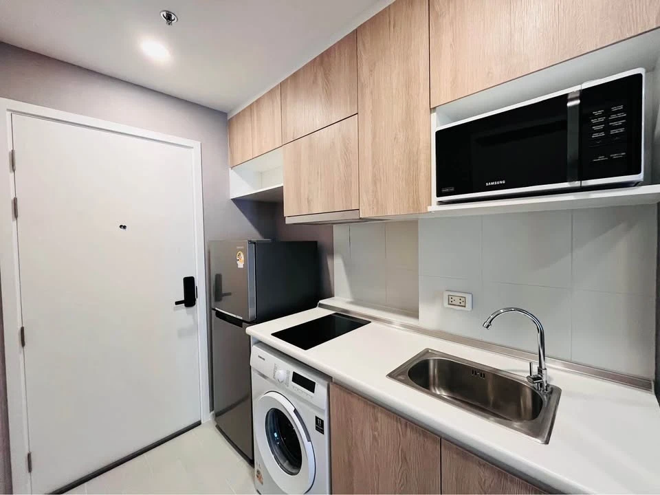 For rent: Denim Jatujak, beautiful room, pool view, north side, not hot, ready to move in, hurry and book now.