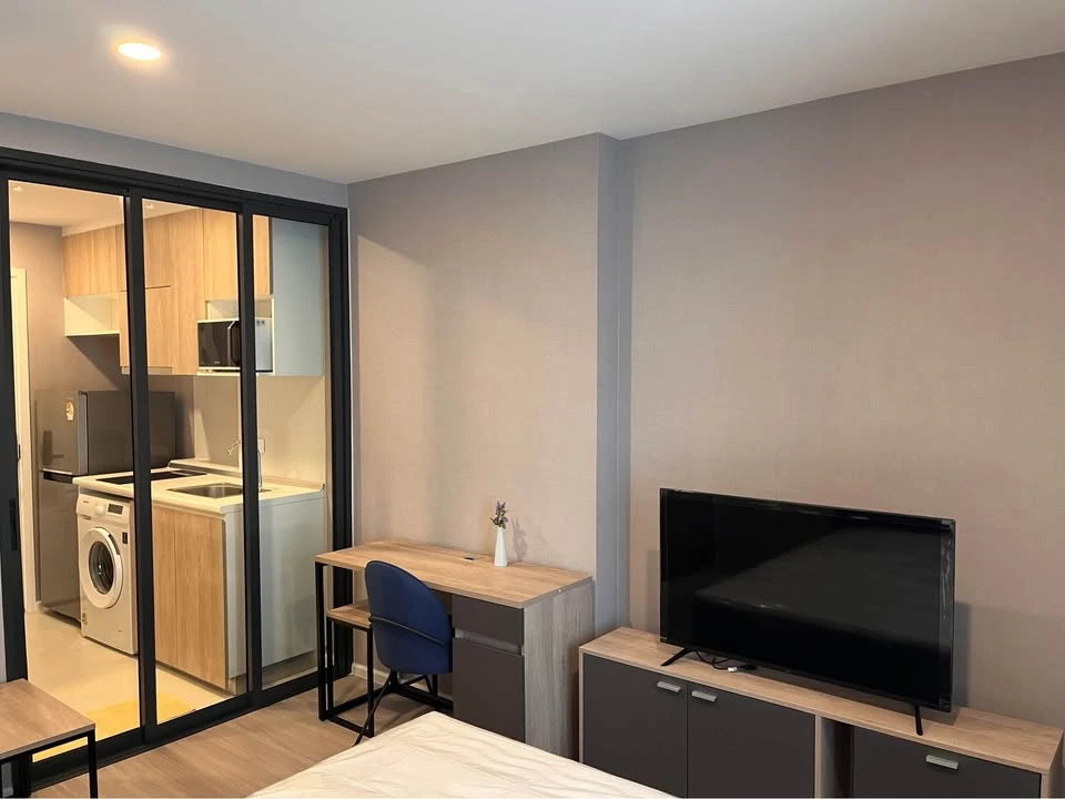 For rent: Denim Jatujak, beautiful room, pool view, north side, not hot, ready to move in, hurry and book now.
