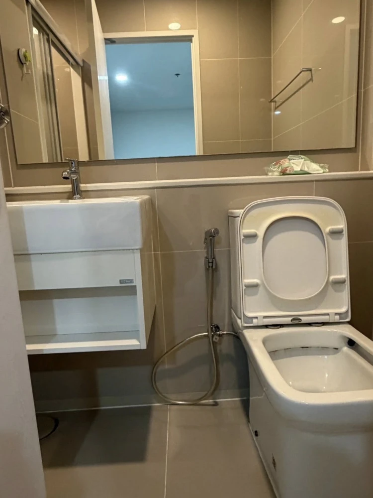 For rent: Denim Jatujak, beautiful room with city view, 29th floor, fully furnished with appliances. Highly recommended!
