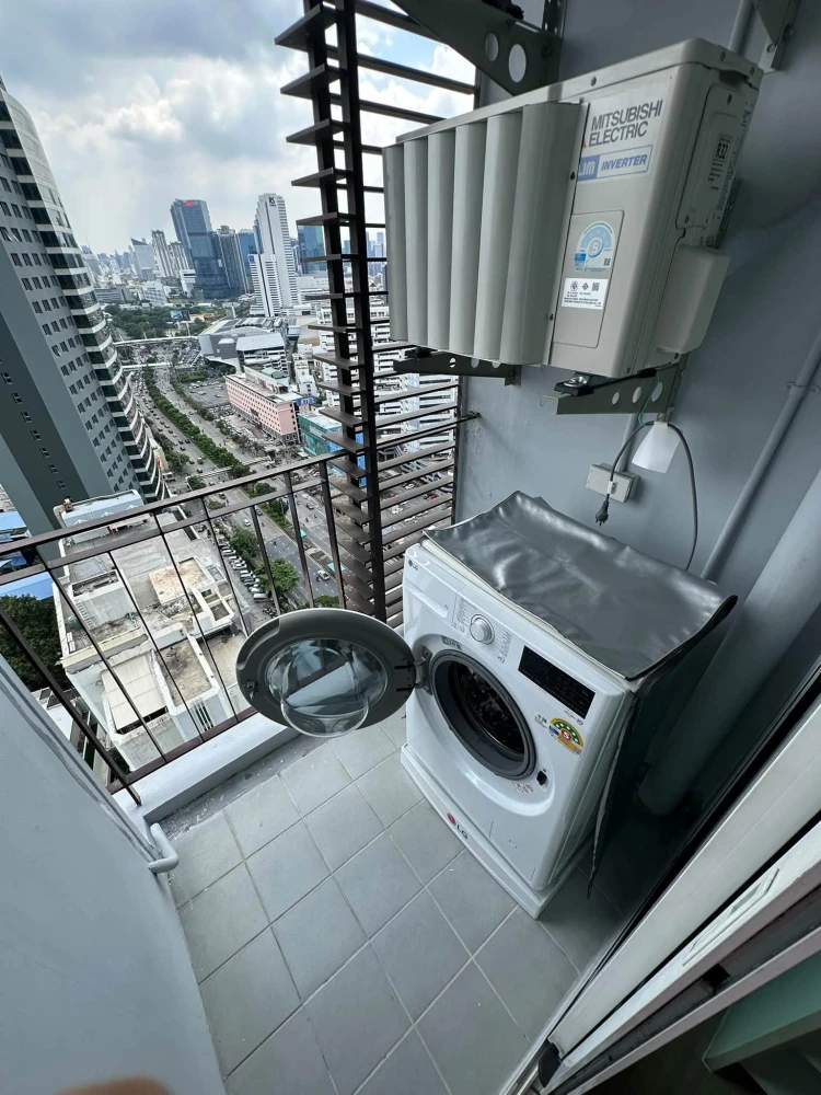 Diamond Ratchada 1-bedroom apartment for rent. Great location, beautiful city view, fully furnished. Just bring your bags and move in!