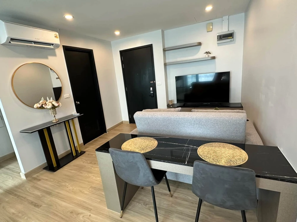 Diamond Ratchada 1-bedroom apartment for rent. Great location, beautiful city view, fully furnished. Just bring your bags and move in!