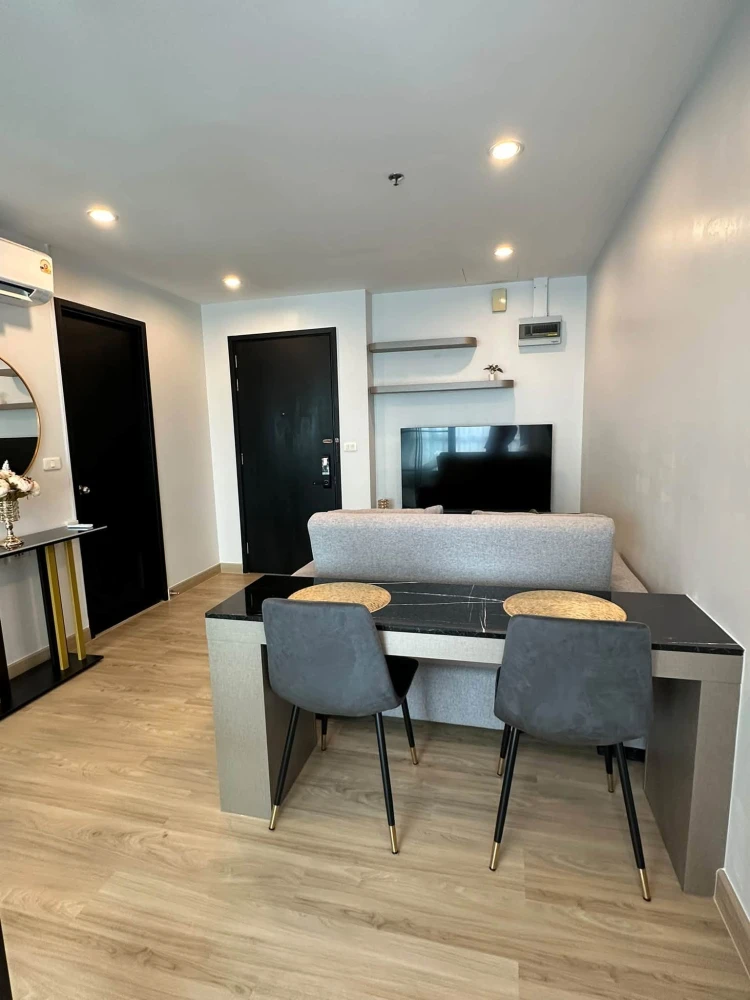 Diamond Ratchada 1-bedroom apartment for rent. Great location, beautiful city view, fully furnished. Just bring your bags and move in!