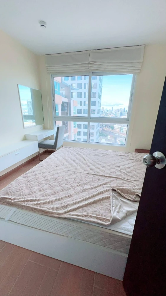 For rent: Diamond Sukhumvit, 1 bedroom, 1 bathroom, fully furnished. Just bring your suitcase and move in!