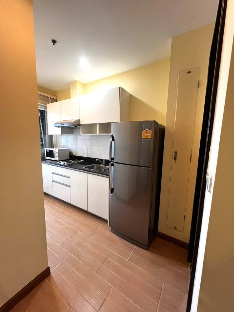 For rent: Diamond Sukhumvit, 1 bedroom, 1 bathroom, fully furnished. Just bring your suitcase and move in!