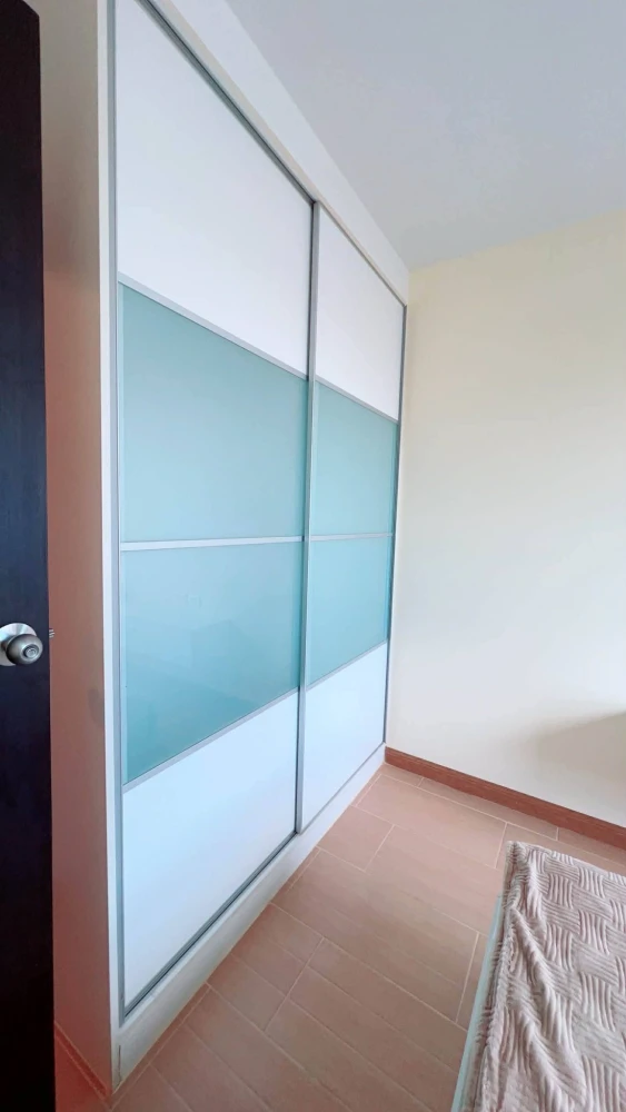 For rent: Diamond Sukhumvit, 1 bedroom, 1 bathroom, fully furnished. Just bring your suitcase and move in!