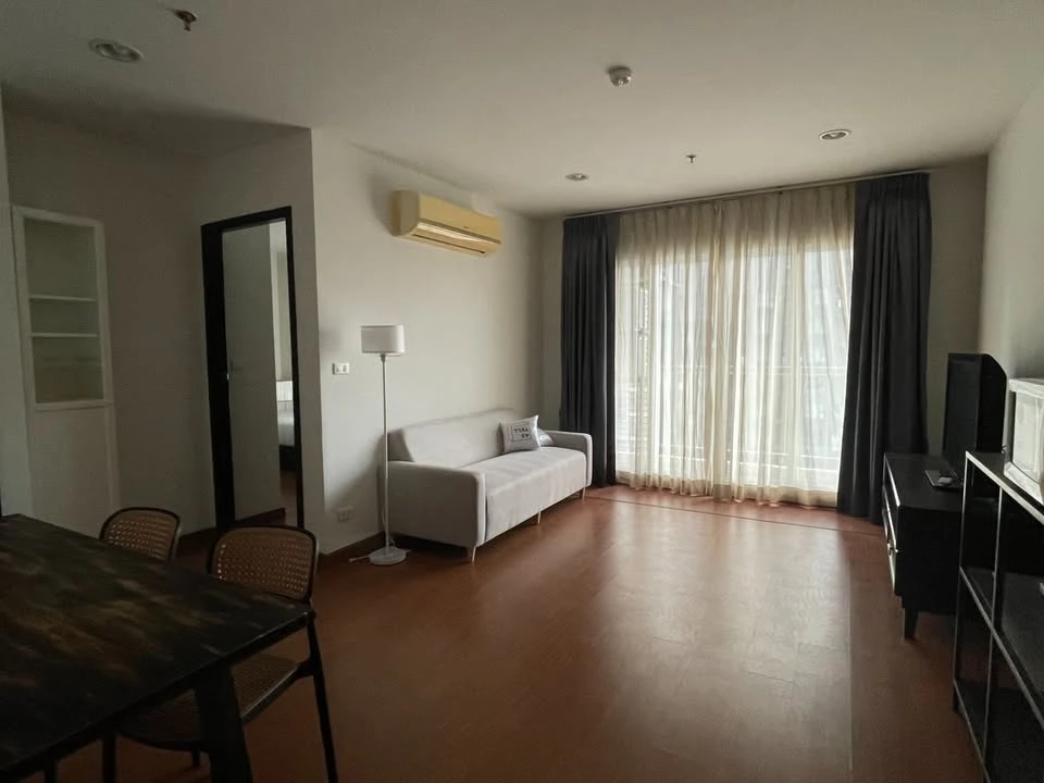 Diamond Sukhumvit, 11th floor, fully furnished apartment for rent. Move-in ready. Book now!