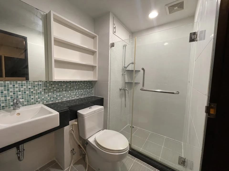 Diamond Sukhumvit, 11th floor, fully furnished apartment for rent. Move-in ready. Book now!