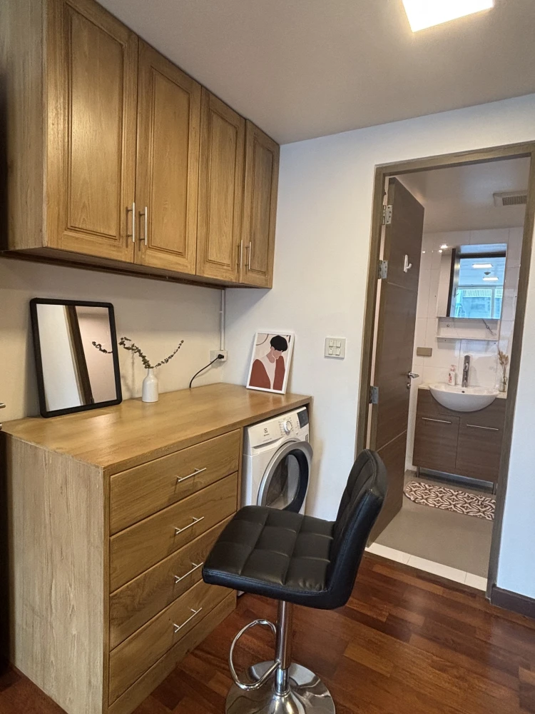 For rent: DLV Thonglor 20, fully furnished condo with premium features, built-in teak furniture, real wood floors, ready to move in.