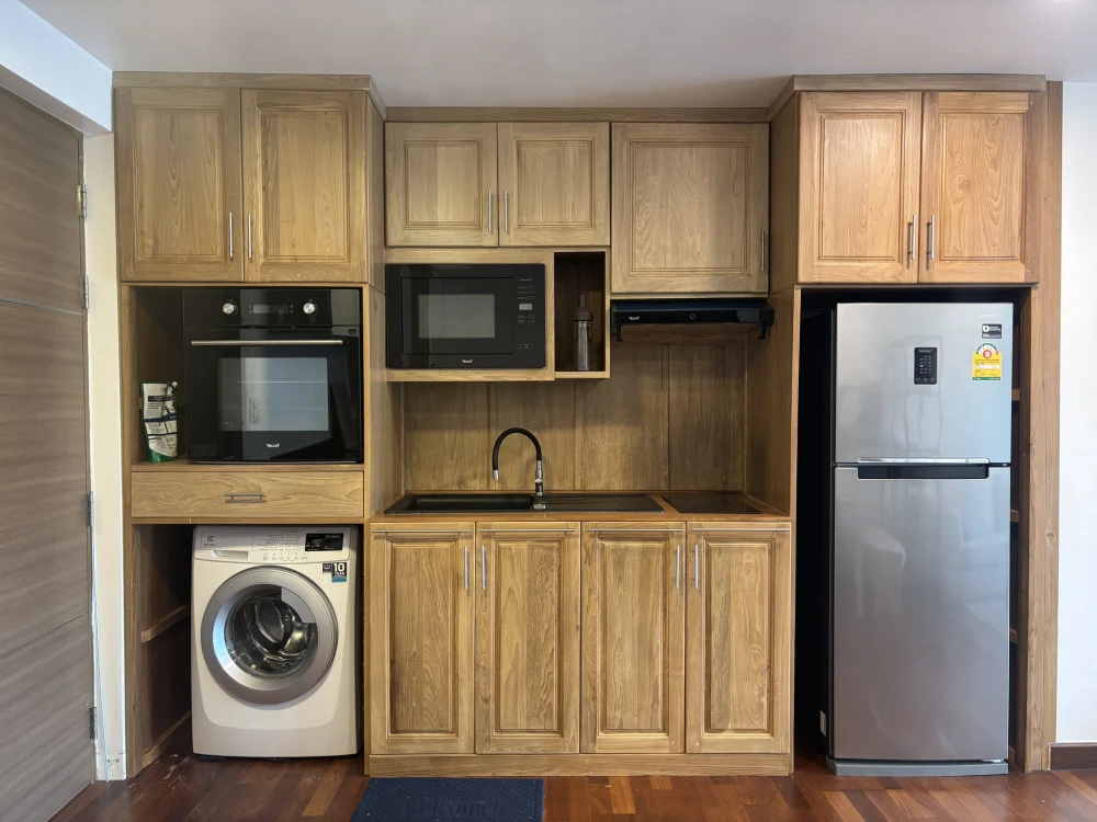 For rent: DLV Thonglor 20, fully furnished condo with premium features, built-in teak furniture, real wood floors, ready to move in.