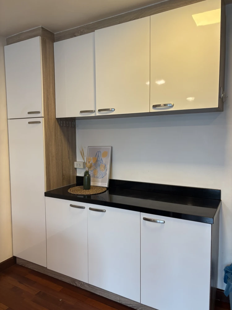 For rent: DLV Thonglor 20, fully furnished condo with premium features, built-in teak furniture, real wood floors, ready to move in.