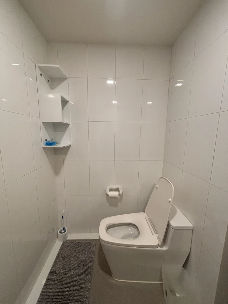 For rent: DLV Thonglor 20, fully furnished condo with premium features, built-in teak furniture, real wood floors, ready to move in.