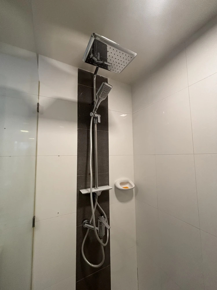 For rent: DLV Thonglor 20, fully furnished condo with premium features, built-in teak furniture, real wood floors, ready to move in.