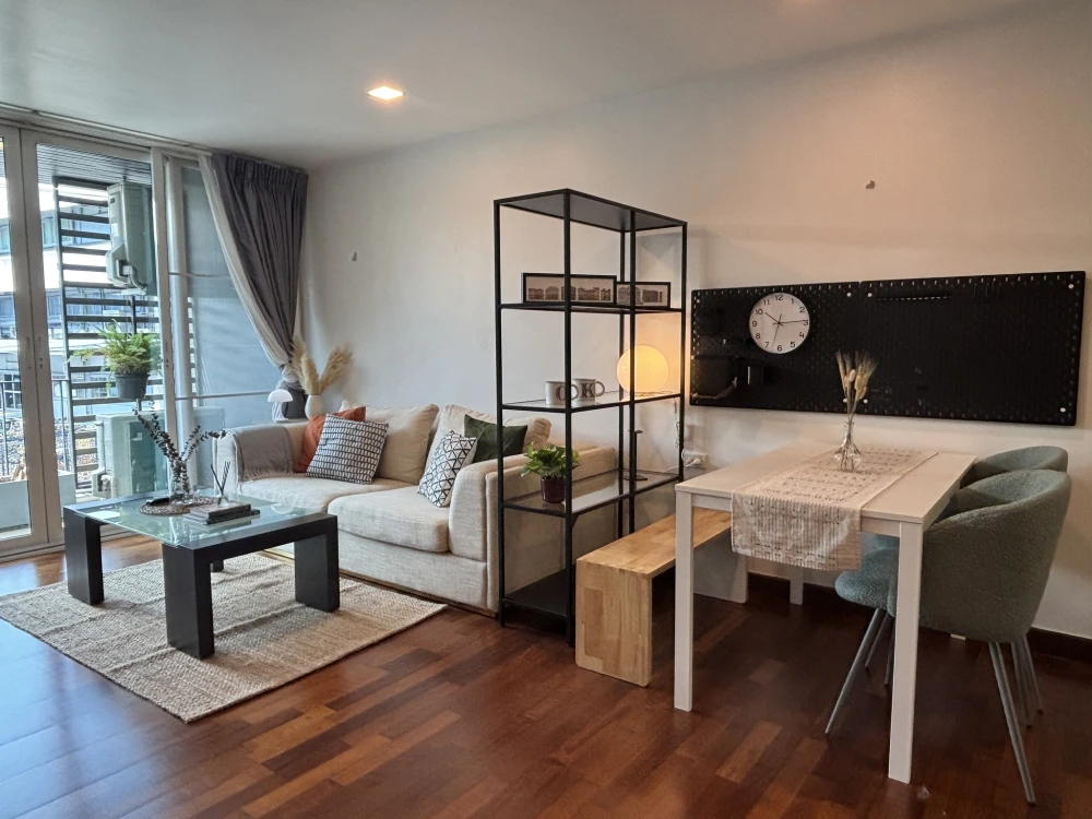 For rent: DLV Thonglor 20, fully furnished condo with premium features, built-in teak furniture, real wood floors, ready to move in.