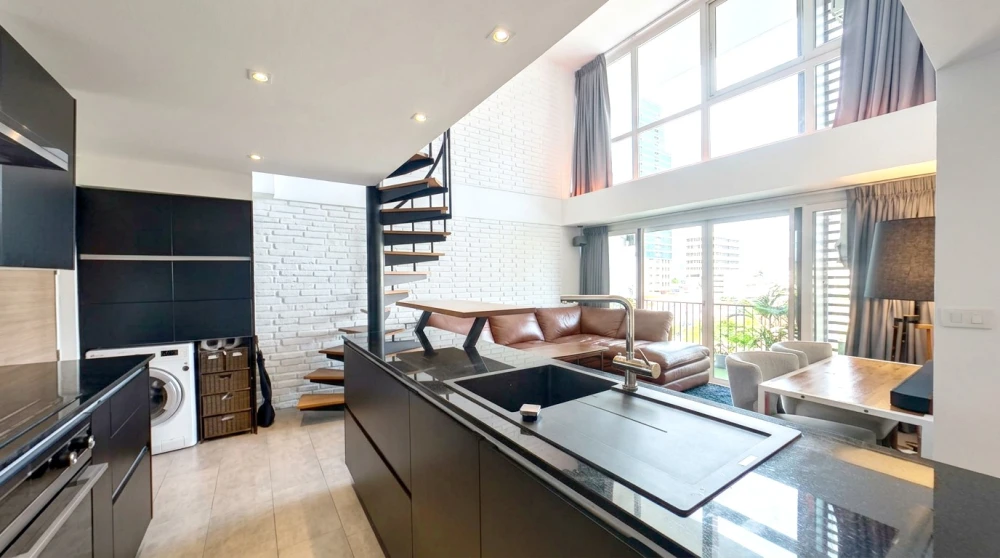 For rent: DLV Thonglor 20, Duplex unit, beautiful and fully furnished. Book now, don't miss out!