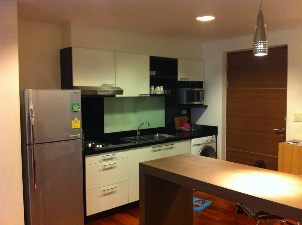 For rent: DLV Thonglor 20, spacious room, comfortable, fully furnished, hurry and reserve now!