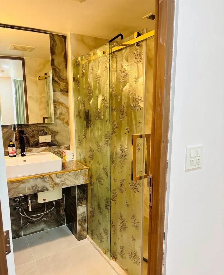 For rent: DLV Thonglor 20, spacious room with plenty of usable space, decorated in a Muji style tone, comes with complete furniture. Reserve now!