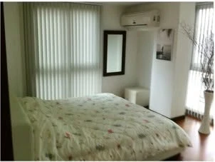 Modern 2-bedroom apartment for rent at DLV Thonglor. Spacious living room with open kitchen. You can't miss this!