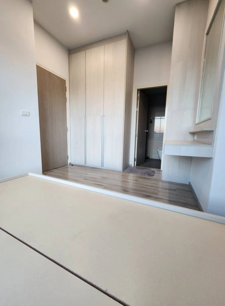 For rent: Dolce Udomsuk, comfortable room, not stuffy, complete with electrical appliances. Reserve first, get first.
