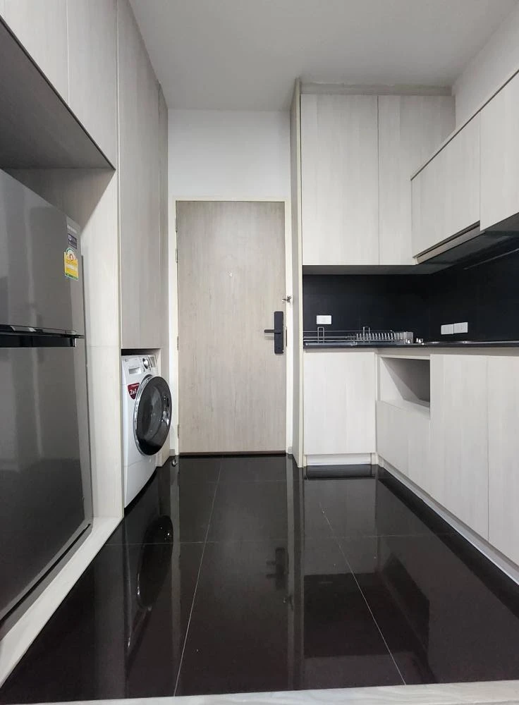 For rent: Dolce Udomsuk, comfortable room, not stuffy, complete with electrical appliances. Reserve first, get first.