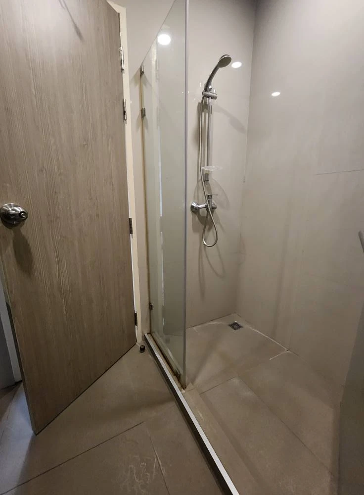 For rent: Dolce Udomsuk, comfortable room, not stuffy, complete with electrical appliances. Reserve first, get first.
