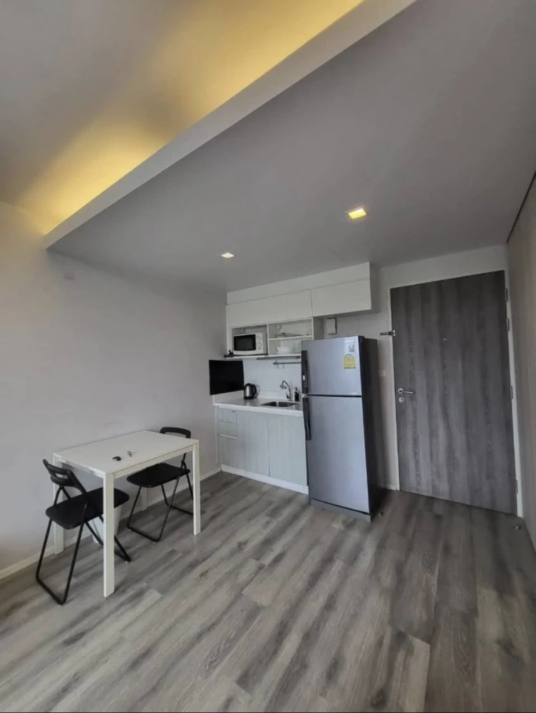 Double Lake condominium for rent, 7th floor, spacious room, lake view, not on the road side, don't miss it.