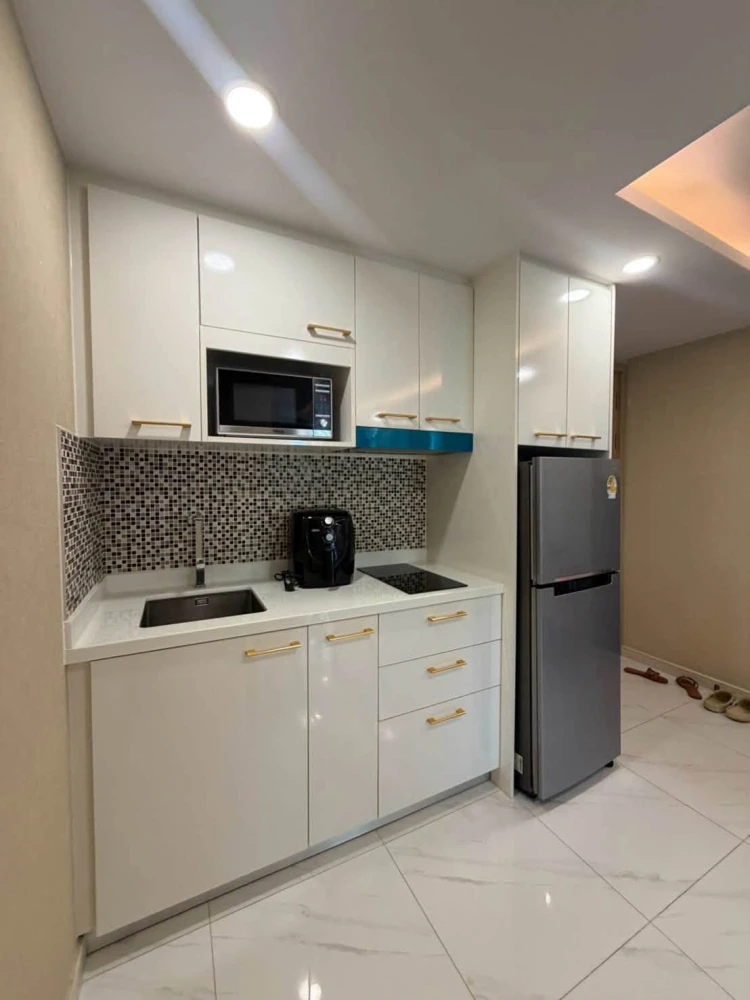 For Rent: Dusit Grand Park 2. Stunning built-in decor throughout the entire unit—just bring your suitcase and move right in!