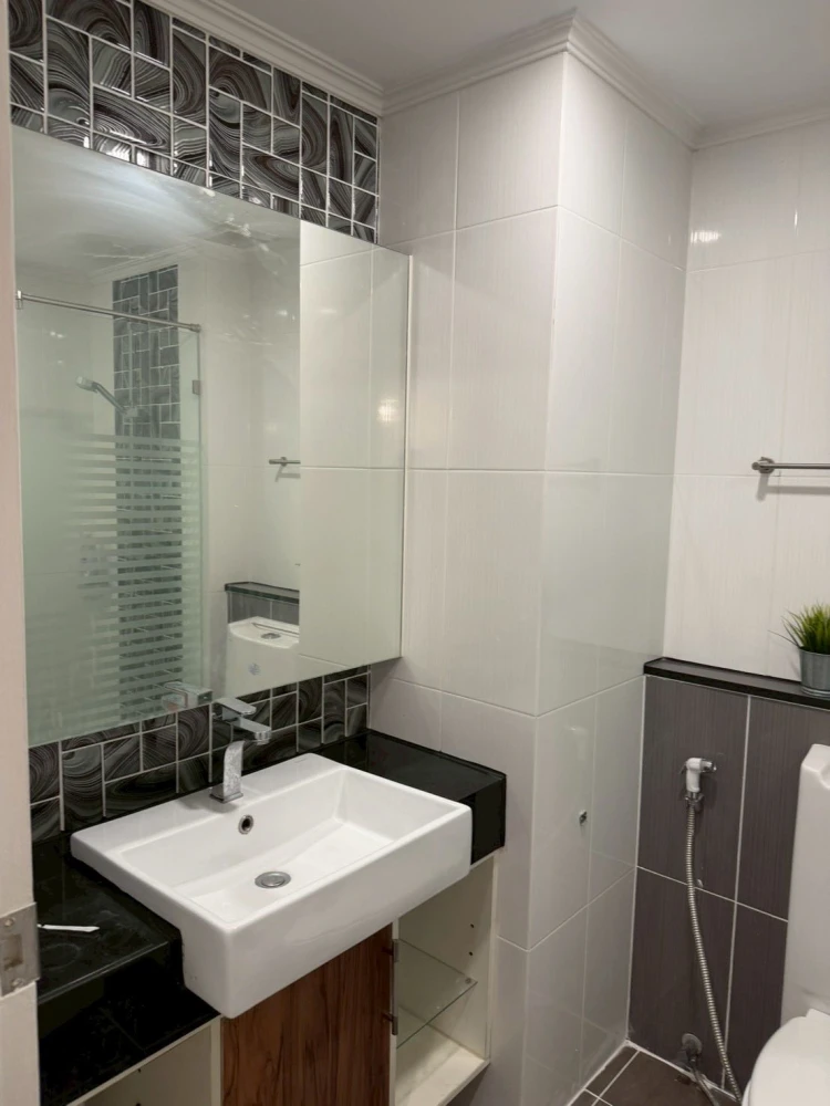 Dusit Grand Park condo for rent, 5th floor, fully furnished. Book now! Don't miss out!
