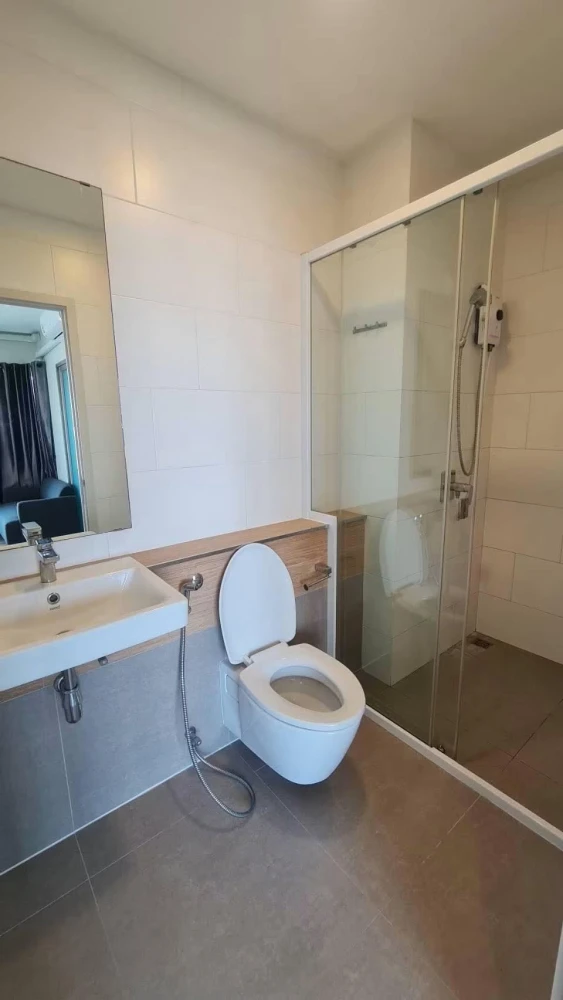 For rent: Ease 2 Rama 2, 2 bedrooms, spacious living area, fully furnished. Book now!