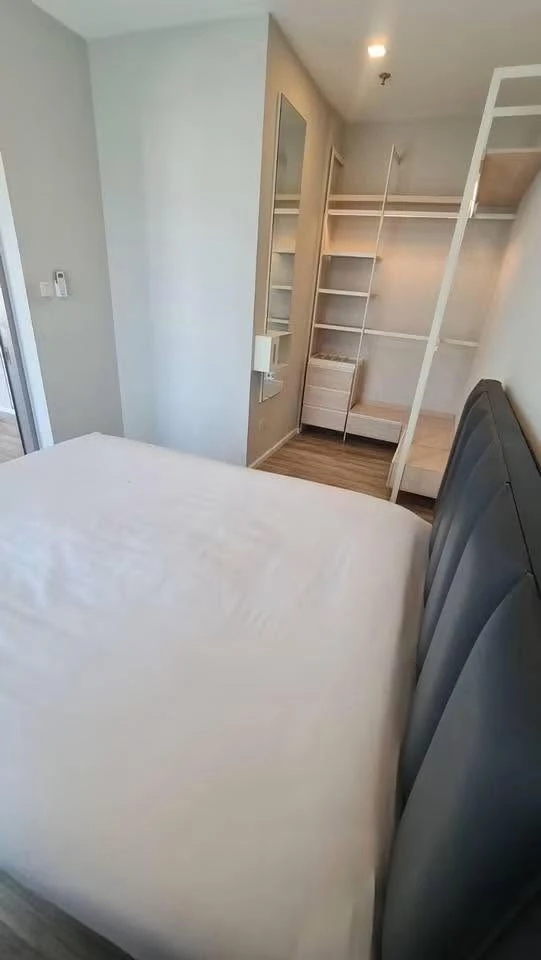For rent: Ease 2 Rama 2, 2 bedrooms, spacious living area, fully furnished. Book now!