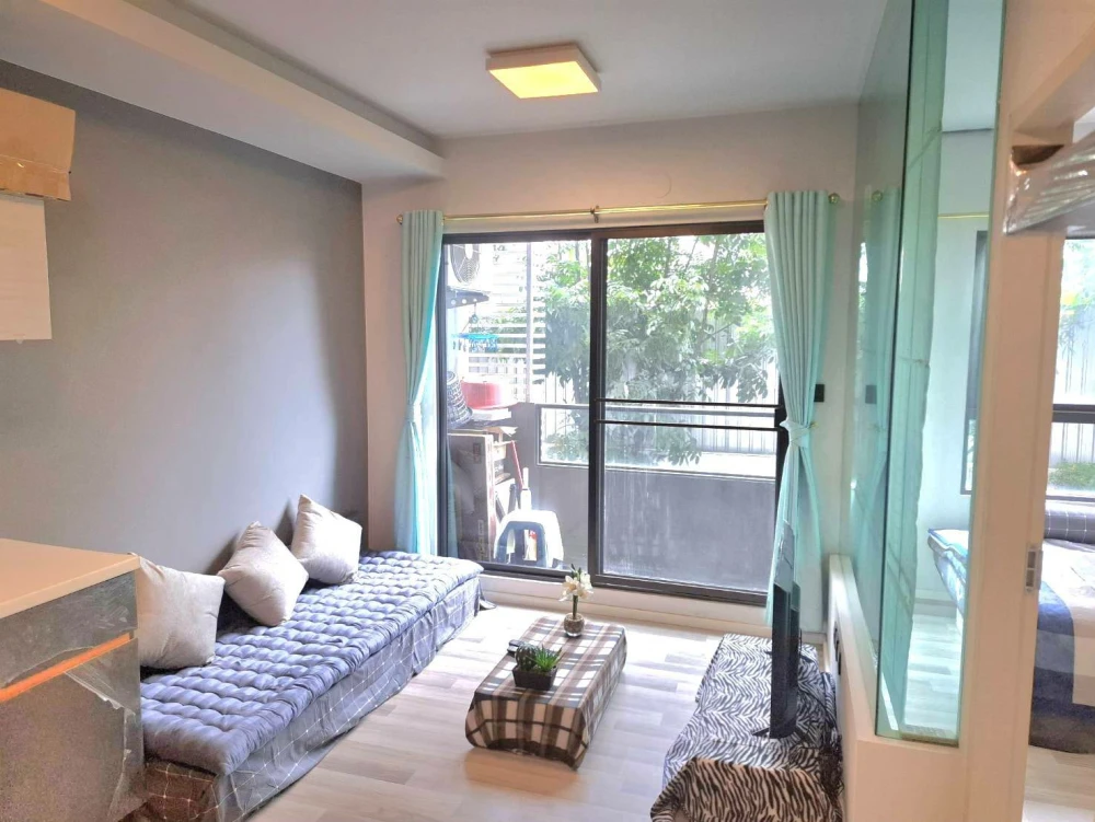 For rent: Ease 2 Rama 2, a nice room, good location, decorated in a cool tone, fully furnished, just bring your bags and move in.