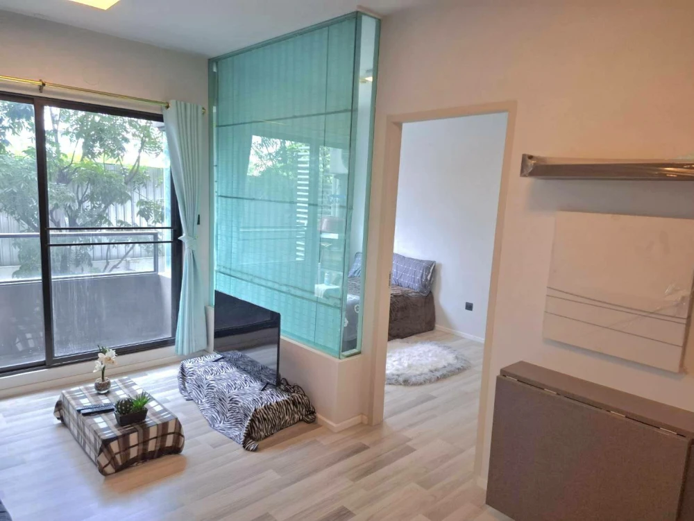 For rent: Ease 2 Rama 2, a nice room, good location, decorated in a cool tone, fully furnished, just bring your bags and move in.