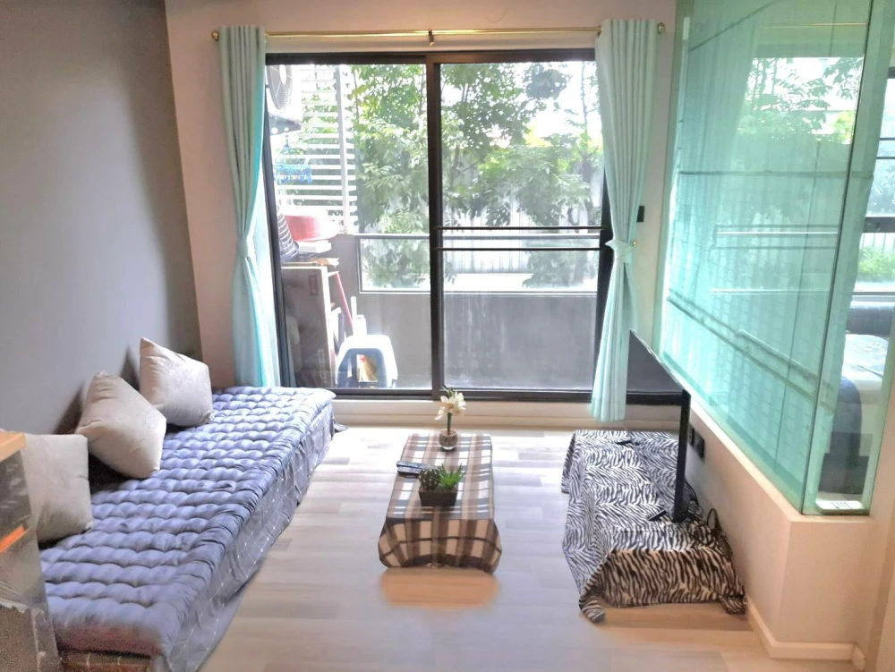 For rent: Ease 2 Rama 2, a nice room, good location, decorated in a cool tone, fully furnished, just bring your bags and move in.