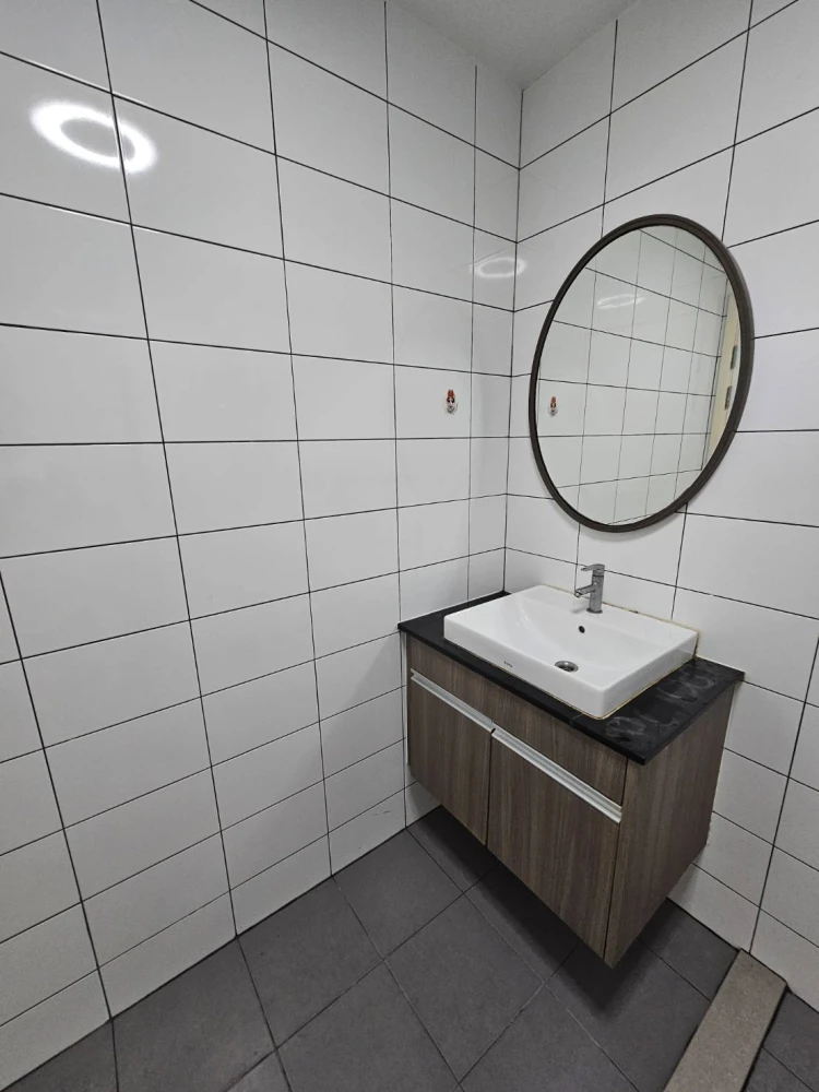 For rent: Eco Chapter one Huai Khwang, decorated in loft coffee style, convenient and complete here. Come and book now.
