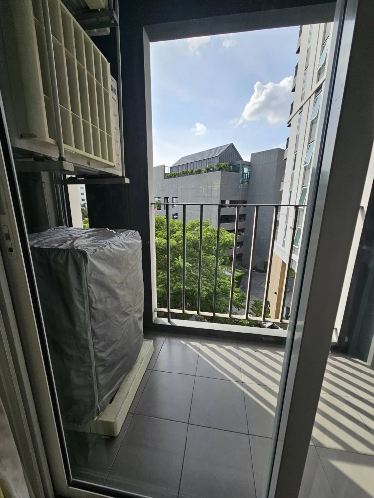 For rent: Eco Chapter one Huai Khwang, decorated in loft coffee style, convenient and complete here. Come and book now.