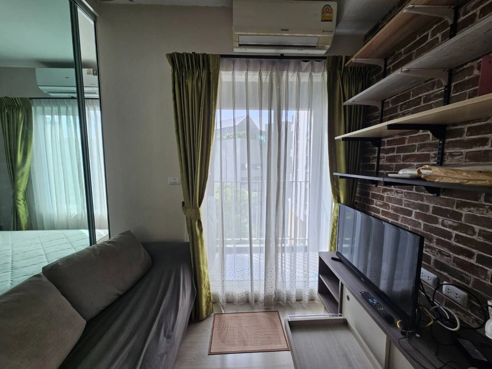For rent: Eco Chapter one Huai Khwang, decorated in loft coffee style, convenient and complete here. Come and book now.