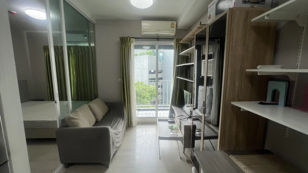 For rent: Eco Chapter one Huai Khwang, decorated in loft coffee style, convenient and complete here. Come and book now.
