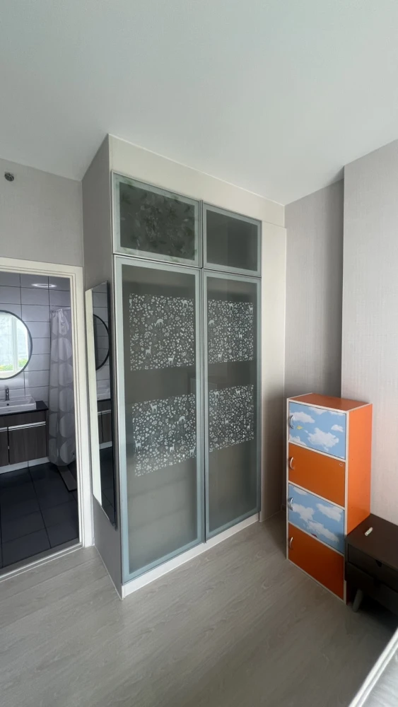 For rent: Eco Chapter one Huai Khwang, decorated in loft coffee style, convenient and complete here. Come and book now.