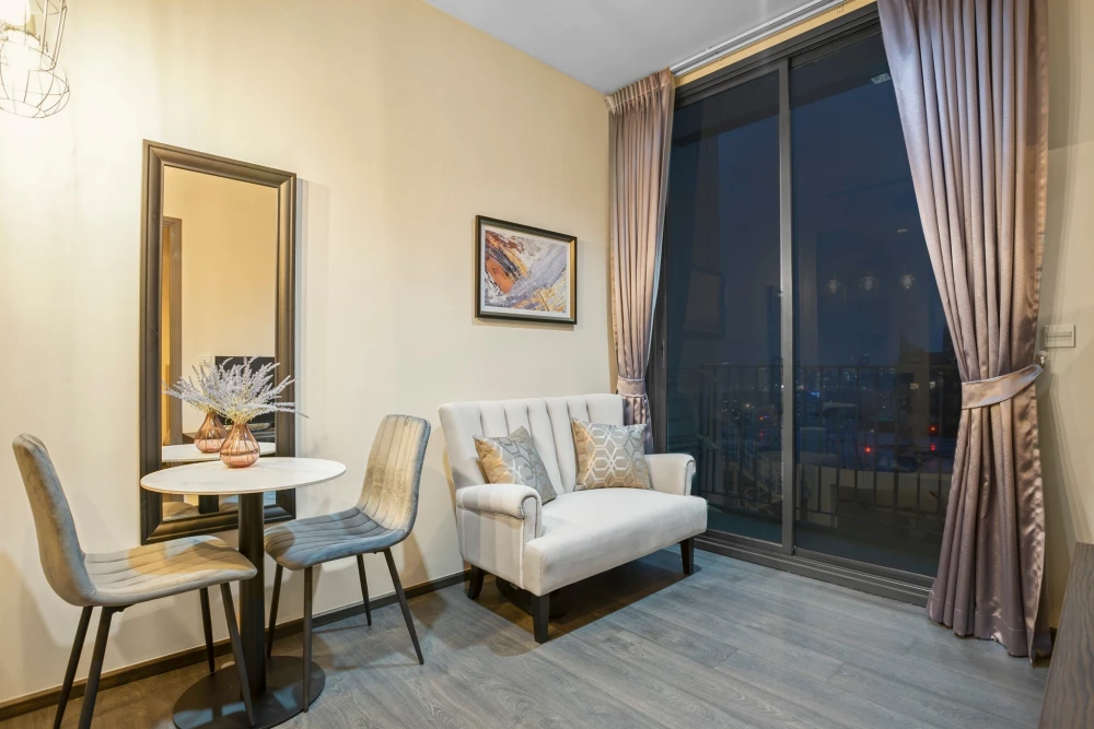 For rent: Edge By Sansiri (Sukhumvit 23), 1 bedroom, 1 bathroom, luxuriously decorated, beautiful city view from high floor, book now.